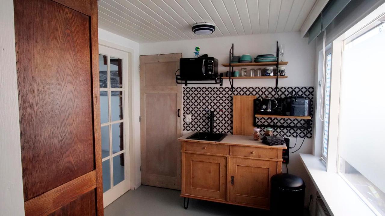 Houseboat Apartment With Water Terrace, Free Parking, Free Bikes & Fast Wifi อัมสเตอร์ดัม ภายนอก รูปภาพ