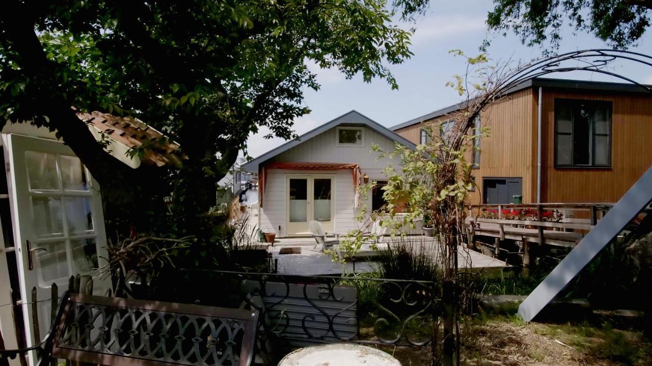Houseboat Apartment With Water Terrace, Free Parking, Free Bikes & Fast Wifi อัมสเตอร์ดัม ภายนอก รูปภาพ